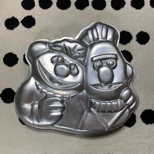 Bert & Ernie Cake Pan Wilton Sesame Street Muppets Vintage 1970s Retro Baking